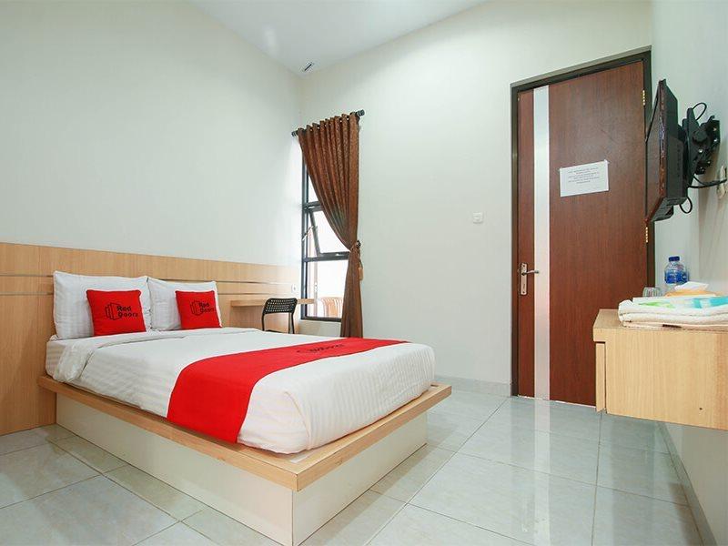 RedDoorz Syariah near Universitas Jenderal Soedirman Purwokerto Exterior foto