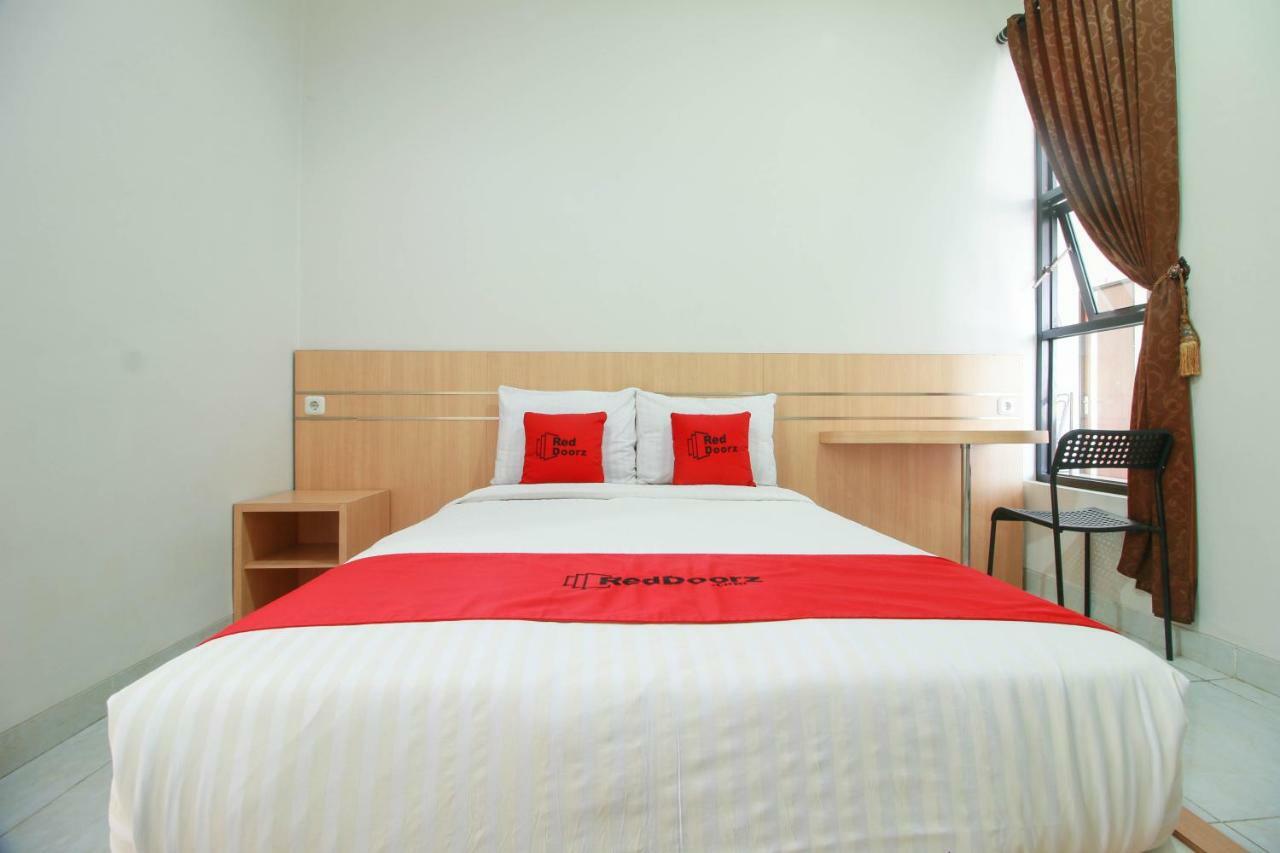 RedDoorz Syariah near Universitas Jenderal Soedirman Purwokerto Exterior foto