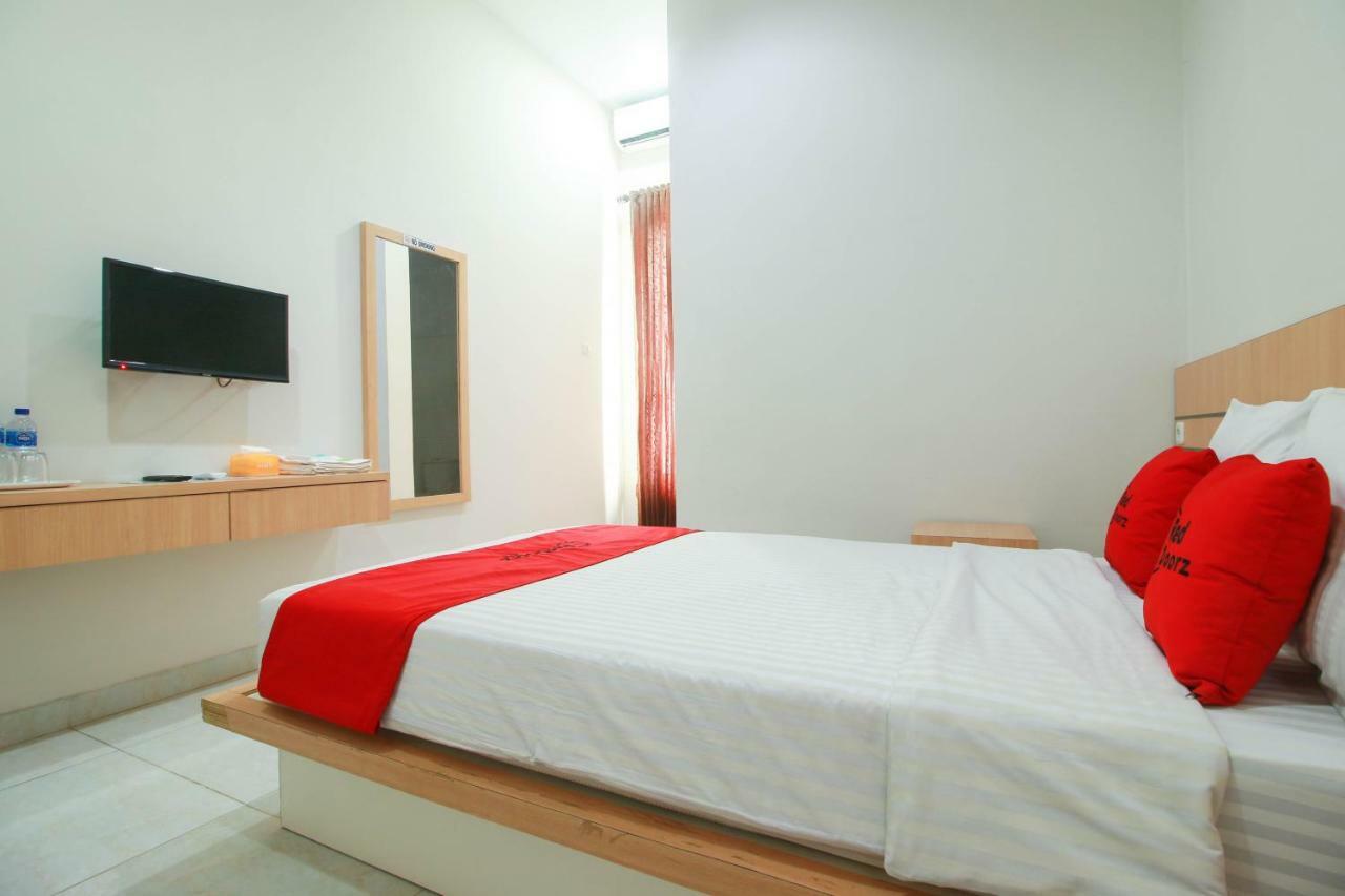 RedDoorz Syariah near Universitas Jenderal Soedirman Purwokerto Exterior foto