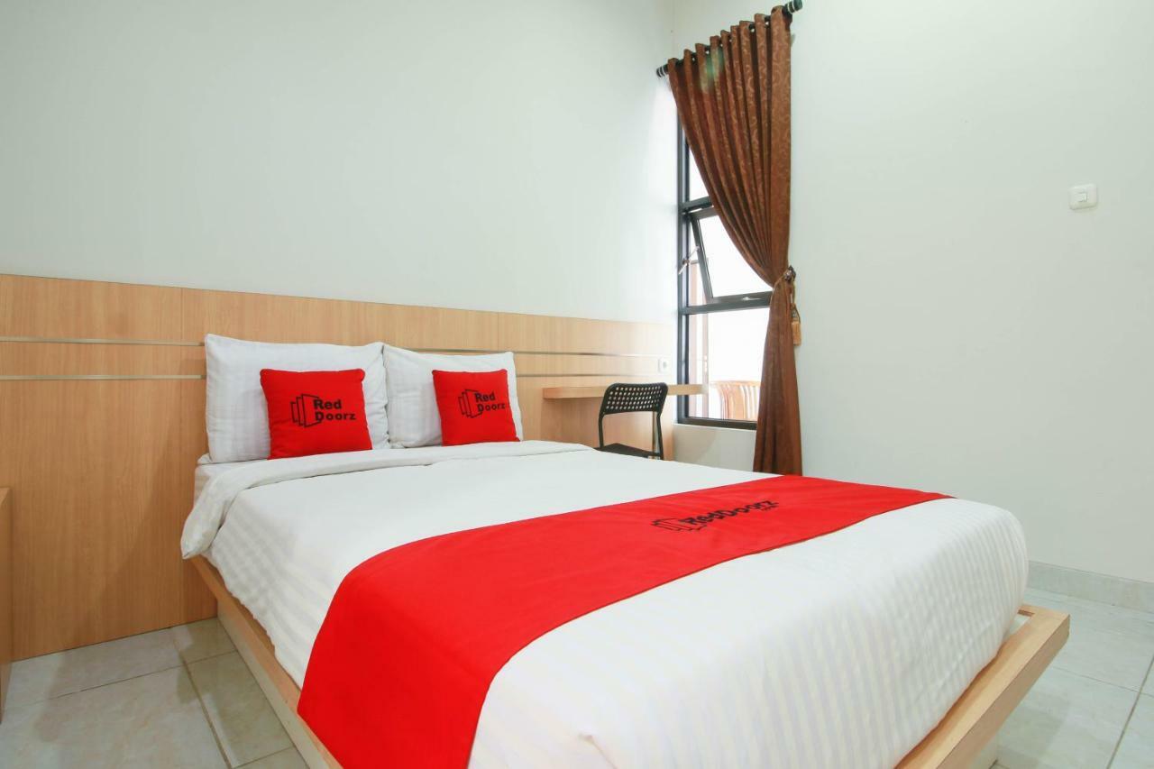 RedDoorz Syariah near Universitas Jenderal Soedirman Purwokerto Exterior foto