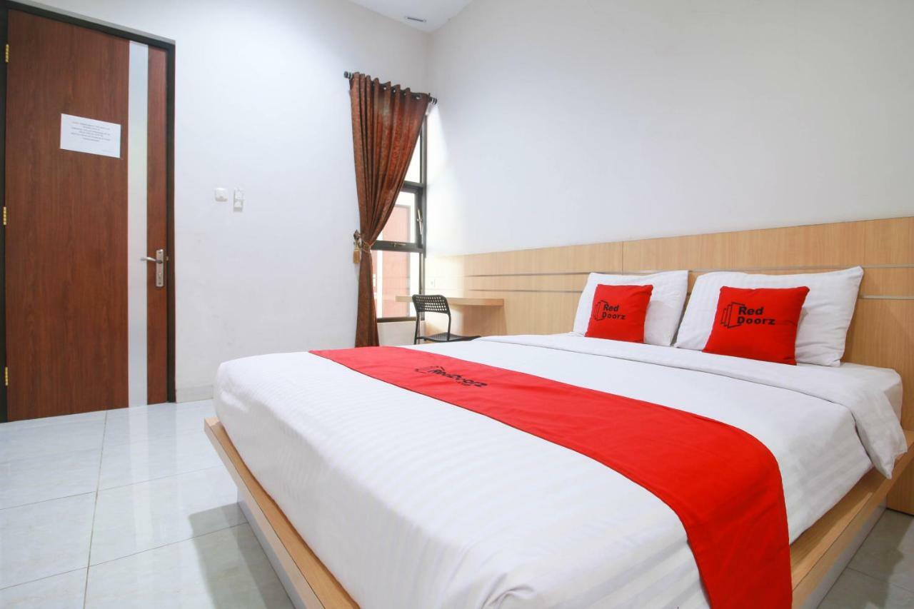 RedDoorz Syariah near Universitas Jenderal Soedirman Purwokerto Exterior foto