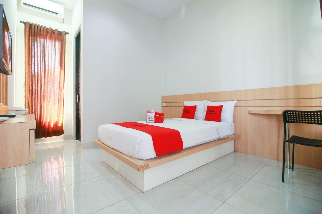 RedDoorz Syariah near Universitas Jenderal Soedirman Purwokerto Exterior foto