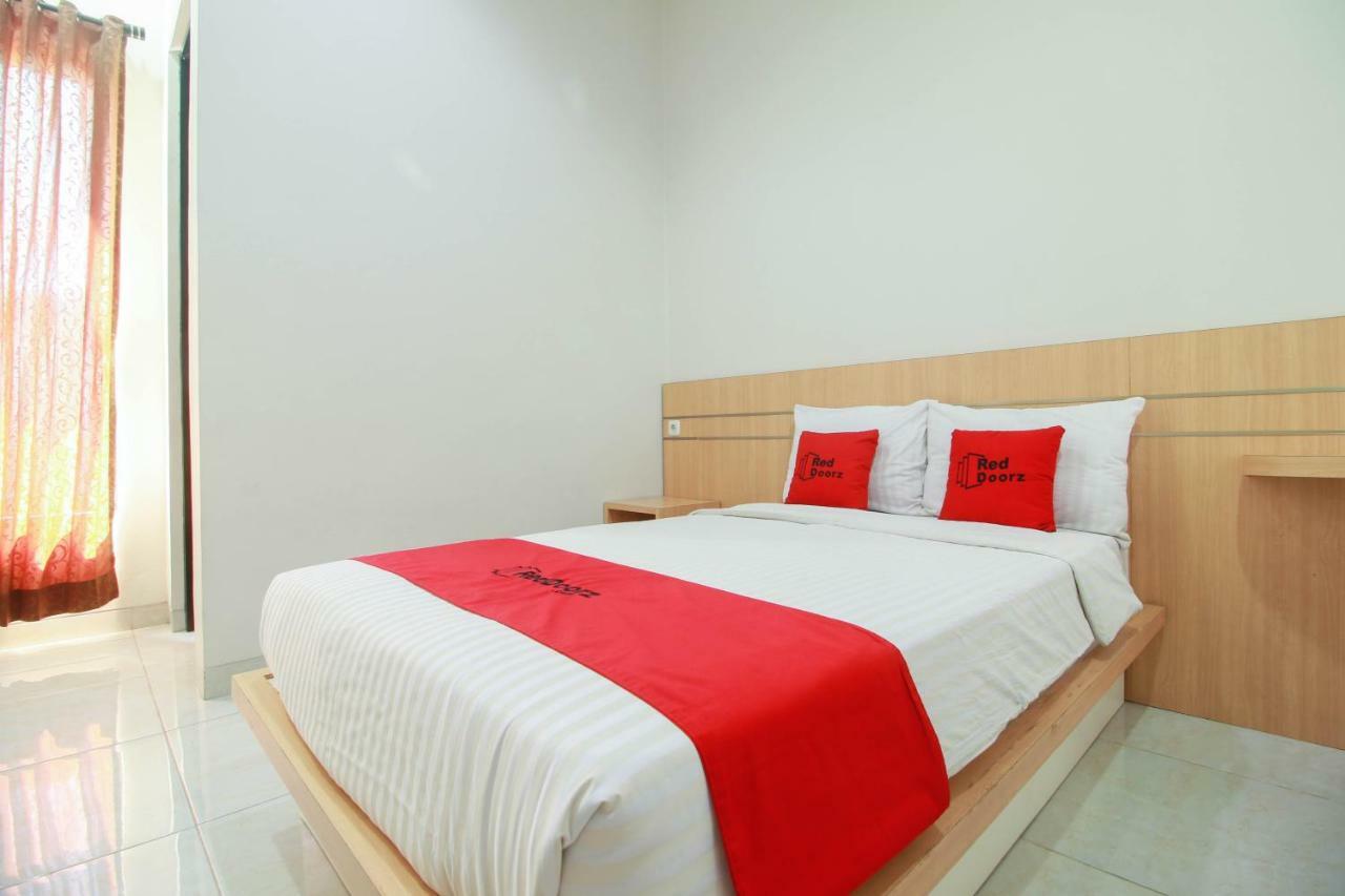 RedDoorz Syariah near Universitas Jenderal Soedirman Purwokerto Exterior foto
