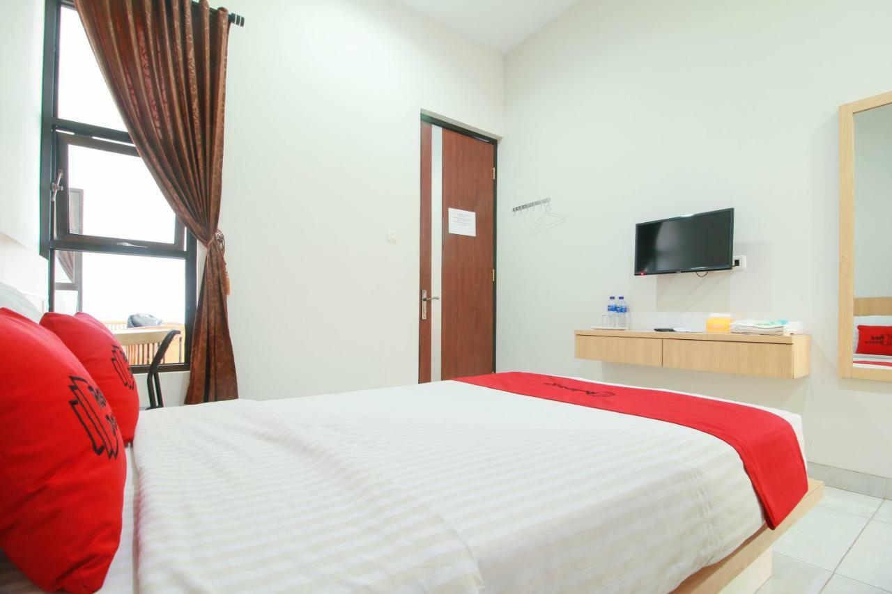 RedDoorz Syariah near Universitas Jenderal Soedirman Purwokerto Exterior foto